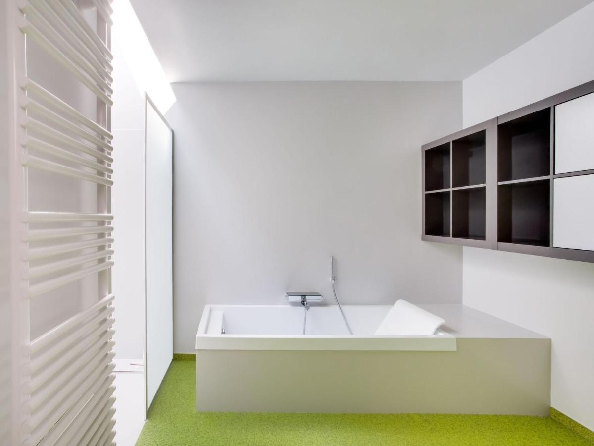 Modern Holiday Home In Scherpenheuvel With Infrared Sauna Экстерьер фото